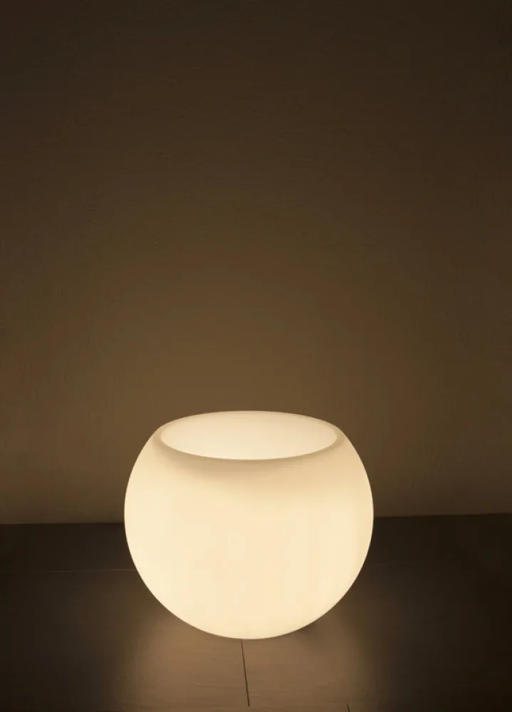 sandy|gartenlampe-aussenleuchte-blumentopf-epstein-design-Flora50-20015-beleuchtet.jpg